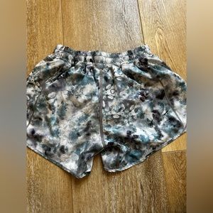 Lululemon Hotty Hot Low-Rise Lined Short 2.5" |